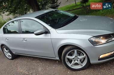 Седан Volkswagen Passat 2011 в Калуші