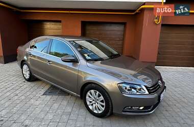 Седан Volkswagen Passat 2011 в Івано-Франківську