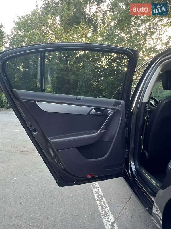 Седан Volkswagen Passat 2013 в Дніпрі фото 4 Седан Volkswagen Passat 2013 в Дніпрі