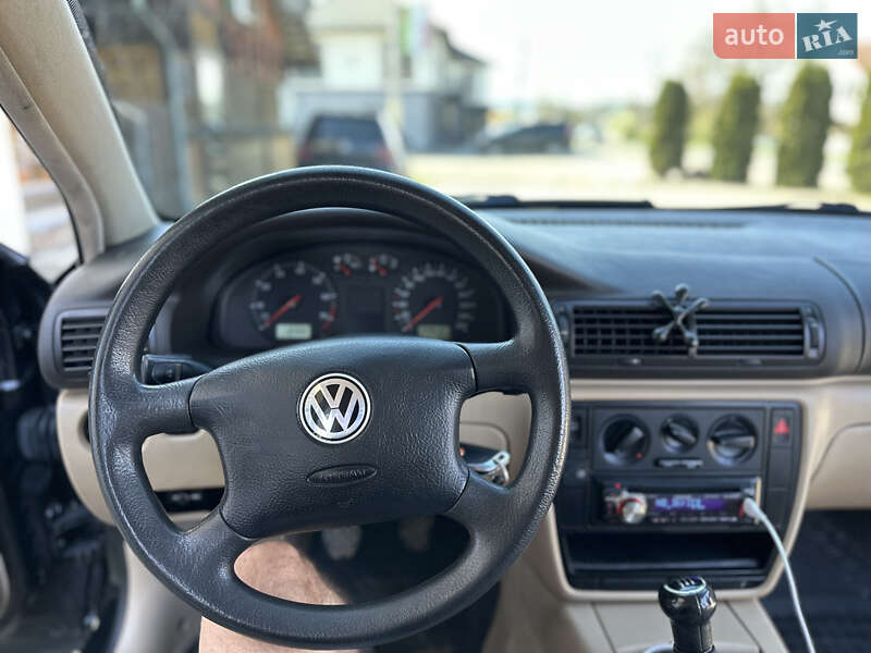 Седан Volkswagen Passat 2000 в Косове