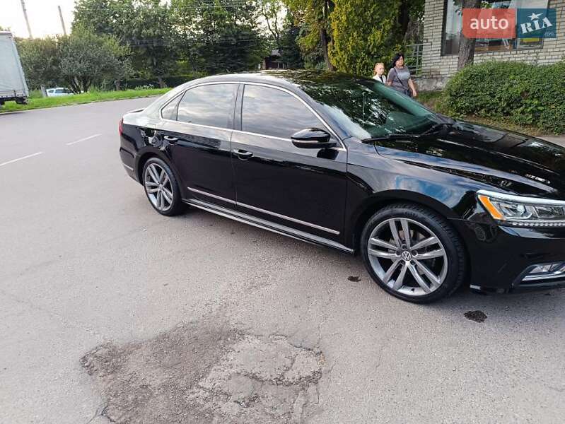 Седан Volkswagen Passat 2016 в Львове