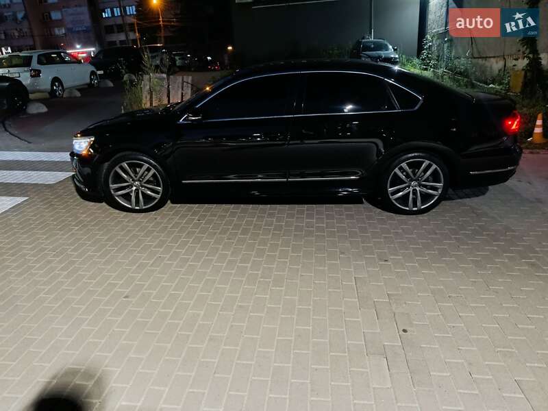 Седан Volkswagen Passat 2016 в Львове