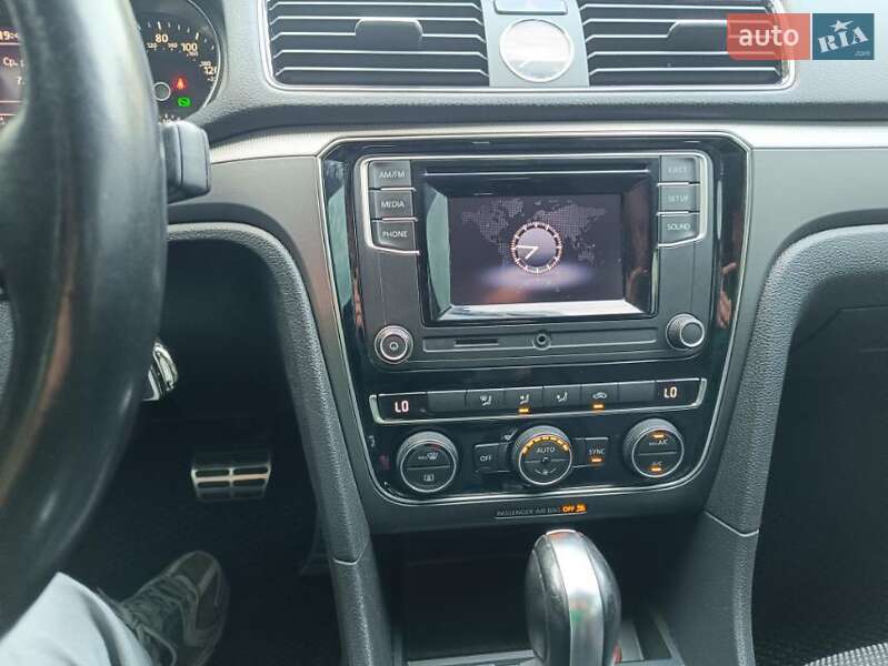 Седан Volkswagen Passat 2016 в Львове