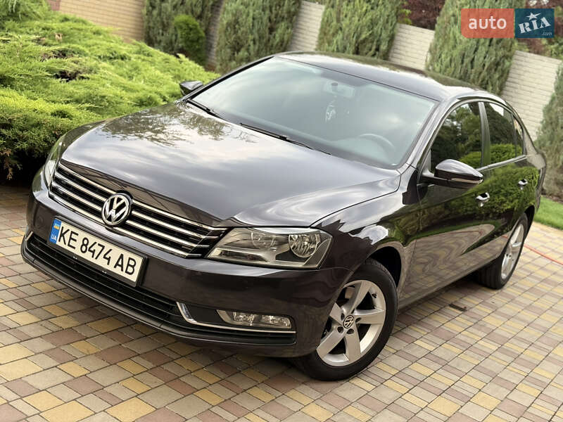 Седан Volkswagen Passat 2011 в Днепре