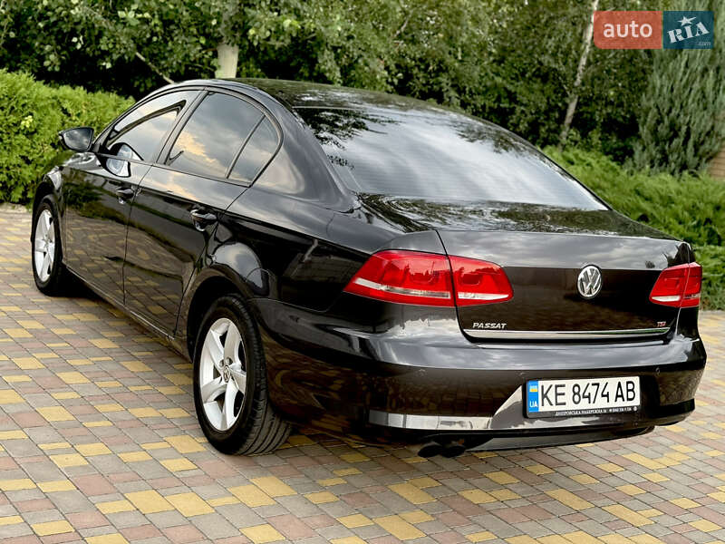 Седан Volkswagen Passat 2011 в Днепре