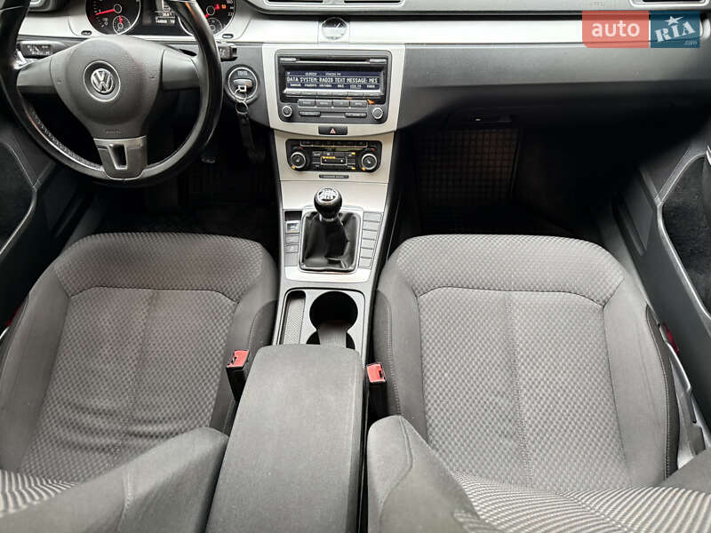 Седан Volkswagen Passat 2011 в Днепре