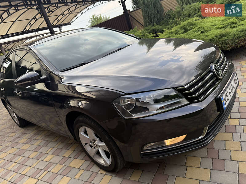 Седан Volkswagen Passat 2011 в Днепре