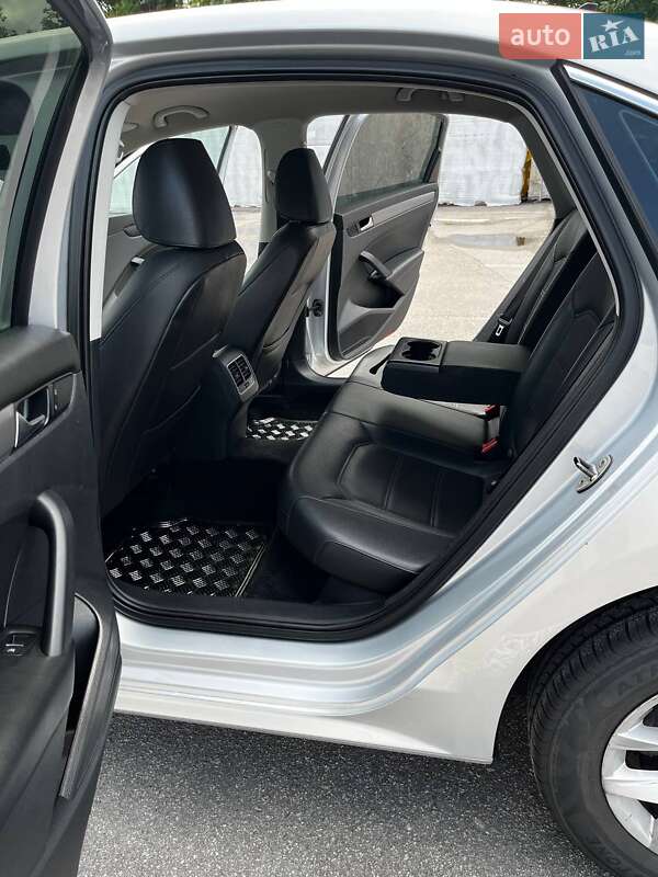 Седан Volkswagen Passat 2014 в Кременчуге