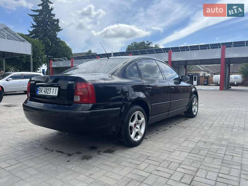 Седан Volkswagen Passat 1997 в Дубно