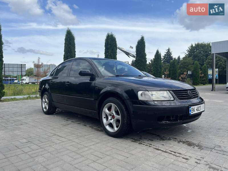 Седан Volkswagen Passat 1997 в Дубно