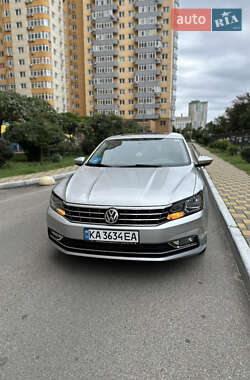 Седан Volkswagen Passat 2016 в Києві