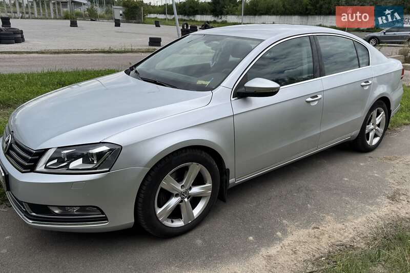 Седан Volkswagen Passat 2011 в Львове