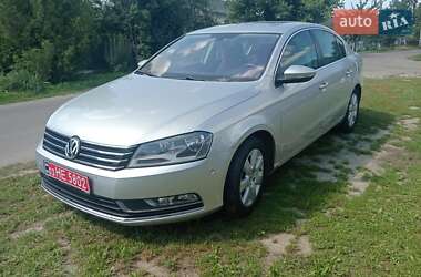 Седан Volkswagen Passat 2010 в Нововолинську
