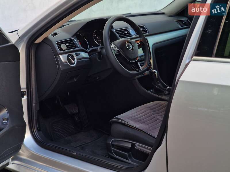 Седан Volkswagen Passat 2016 в Одессе