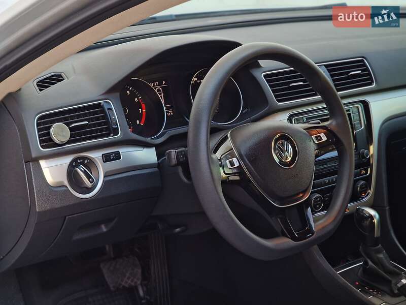 Седан Volkswagen Passat 2016 в Одессе