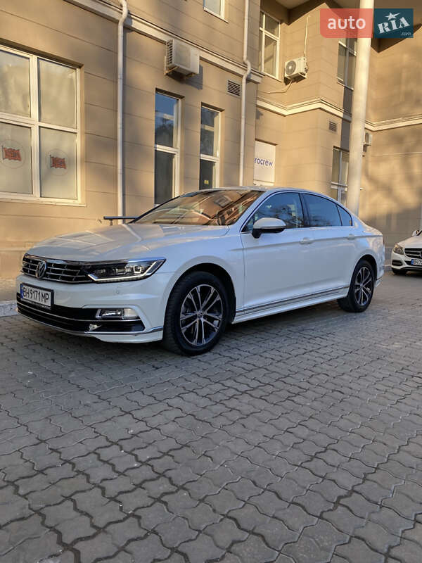 Седан Volkswagen Passat 2018 в Одессе