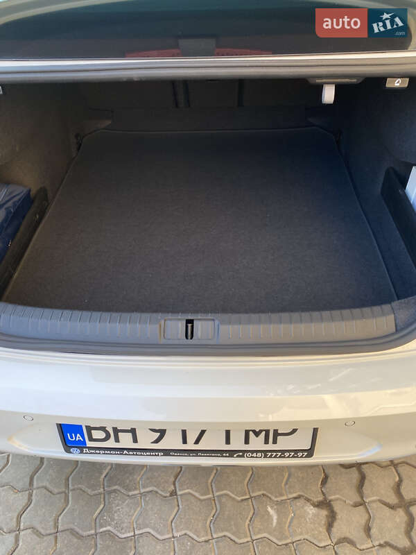 Седан Volkswagen Passat 2018 в Одессе
