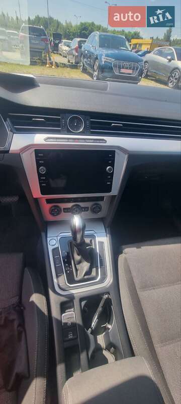 Универсал Volkswagen Passat 2018 в Львове фото 6 Универсал Volkswagen Passat 2018 в Львове