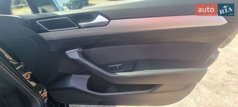 Универсал Volkswagen Passat 2018 в Львове фото 16 Универсал Volkswagen Passat 2018 в Львове