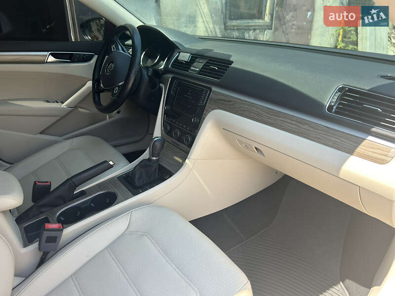 Седан Volkswagen Passat 2017 в Дніпрі