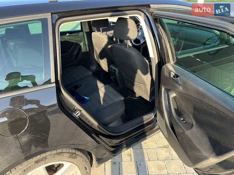 Универсал Volkswagen Passat 2006 в Бродах