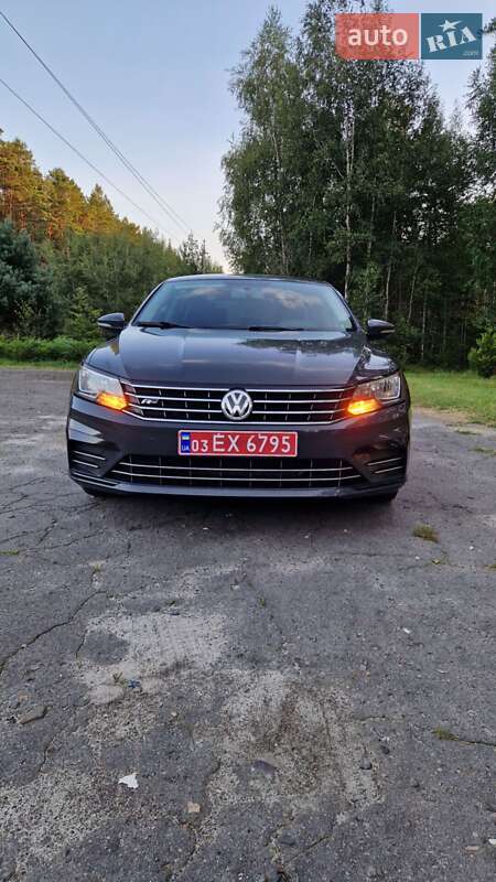 Седан Volkswagen Passat 2017 в Луцьку