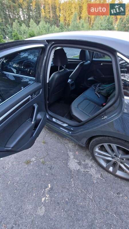 Седан Volkswagen Passat 2017 в Луцьку