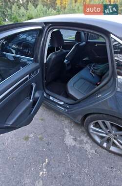 Седан Volkswagen Passat 2017 в 
