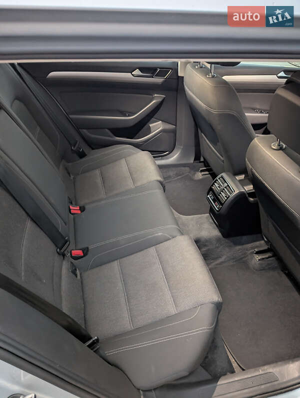 Універсал Volkswagen Passat 2015 в Львові