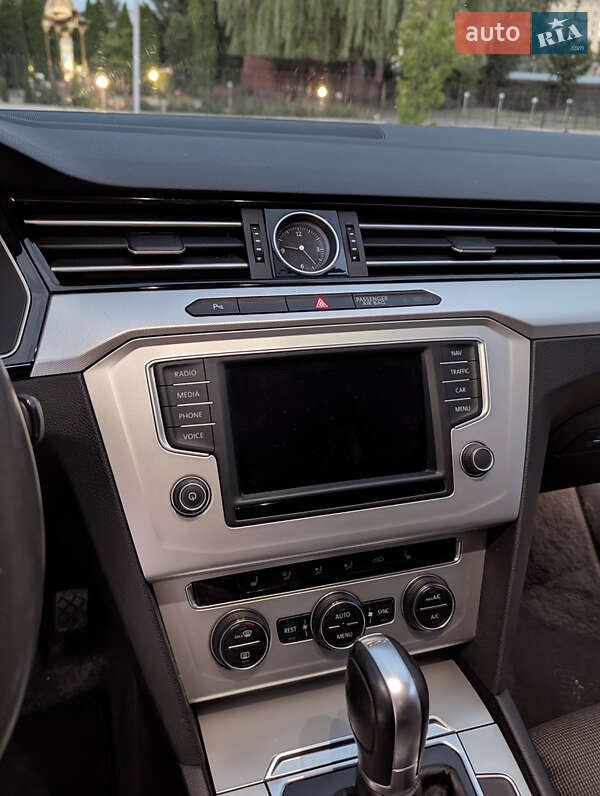 Універсал Volkswagen Passat 2015 в Львові
