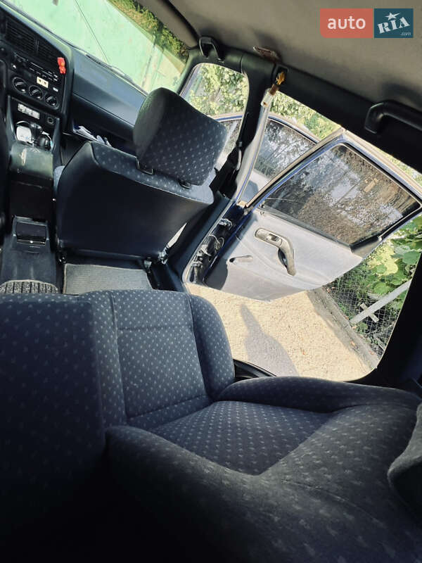 Седан Volkswagen Passat 1996 в Погребище