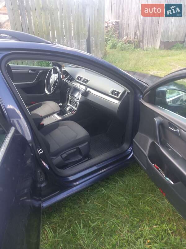 Универсал Volkswagen Passat 2011 в Буче