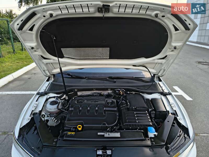 Универсал Volkswagen Passat 2017 в Киеве