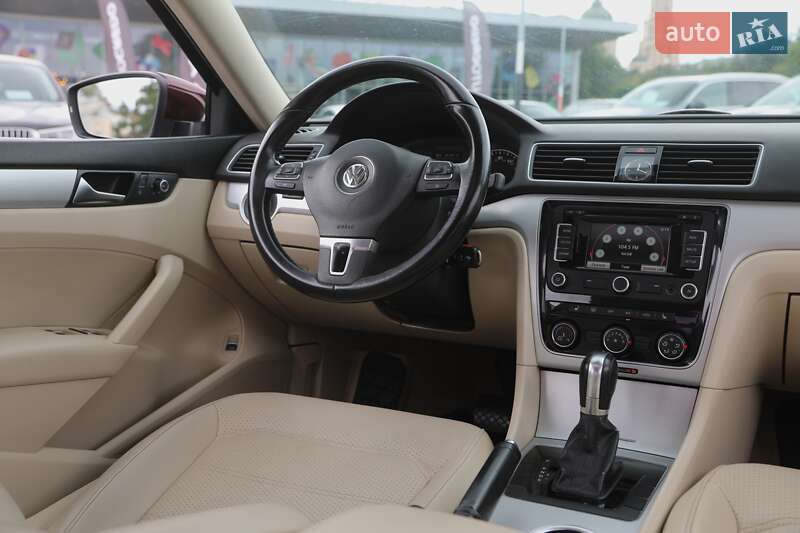 Седан Volkswagen Passat 2013 в Харькове