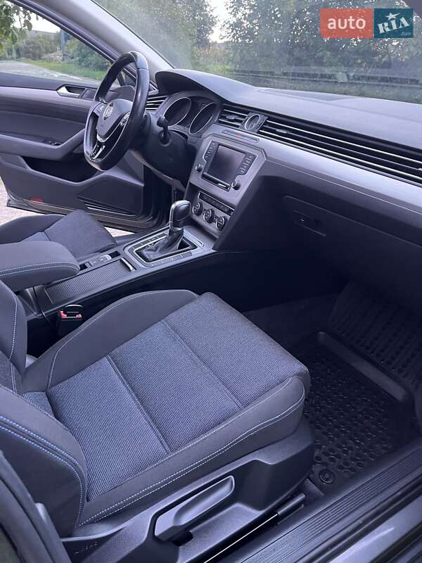 Универсал Volkswagen Passat 2017 в Хмельницком