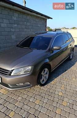 Універсал Volkswagen Passat 2011 в Сарнах