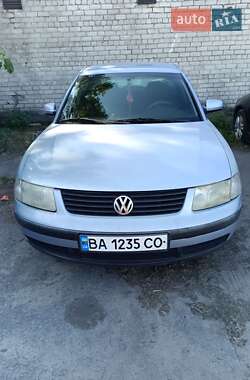 Седан Volkswagen Passat 2000 в Кам'янському