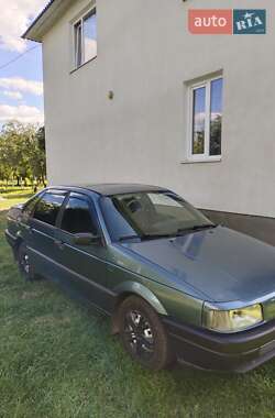 Седан Volkswagen Passat 1988 в Ивано-Франковске