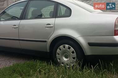 Седан Volkswagen Passat 2004 в Ровно