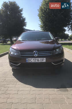 Седан Volkswagen Passat 2012 в Сокале