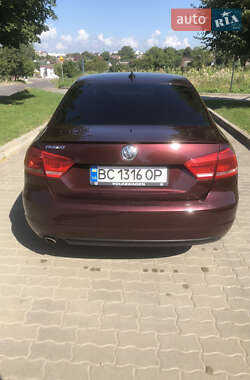 Седан Volkswagen Passat 2012 в Сокале