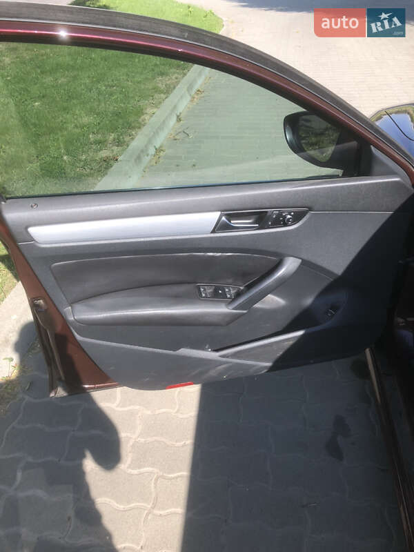 Седан Volkswagen Passat 2012 в Сокалі