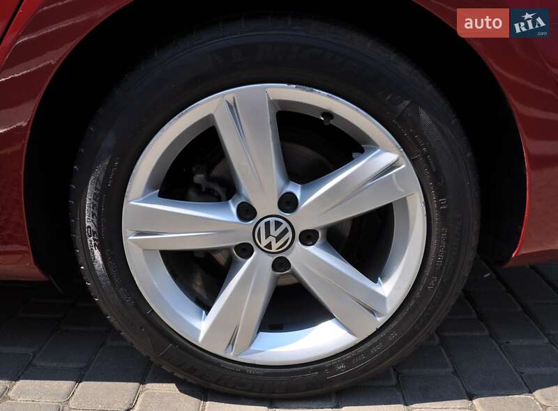Седан Volkswagen Passat 2015 в Одессе