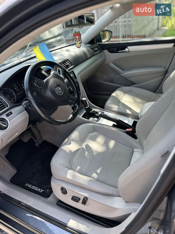 Седан Volkswagen Passat 2011 в Тернополе