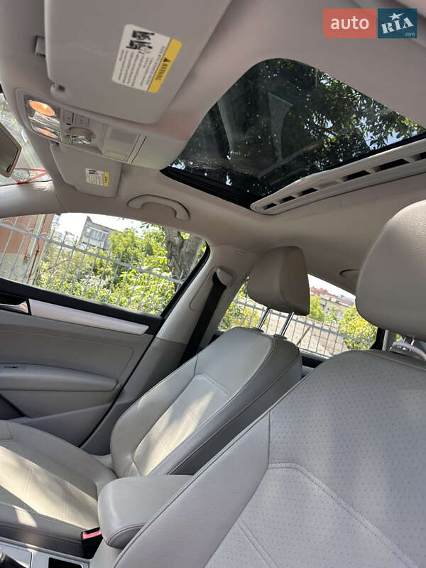 Седан Volkswagen Passat 2011 в Тернополе