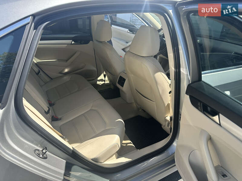 Седан Volkswagen Passat 2013 в Сумах