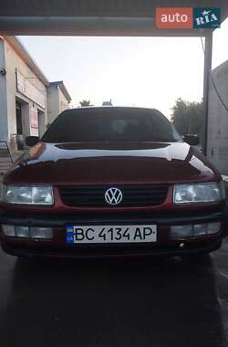 Седан Volkswagen Passat 1994 в Стрию