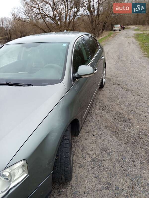 Седан Volkswagen Passat 2005 в Миргороде