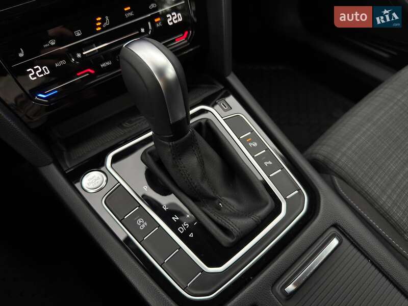 Универсал Volkswagen Passat 2021 в Киеве фото 29 Универсал Volkswagen Passat 2021 в Киеве