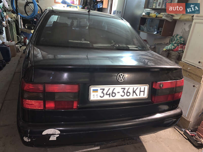 Седан Volkswagen Passat 1994 в Хотині